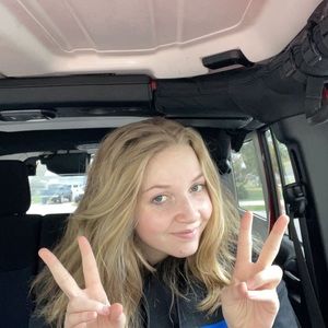 Meet your Posher, Cait